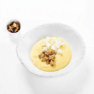 Банош з Бринзою,шкварками та білими грибами (300г)