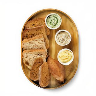 Хлібний кошик з маслом (200/20/20/20г)