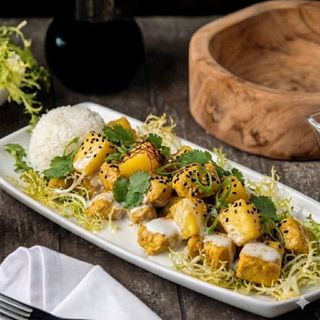Курча в соусі каррі з ананасом