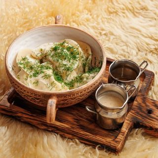 Вареники з картоплею та грибним соусом (320 гр)