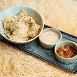 Вареники з картоплею та грибним соусом (320 гр)