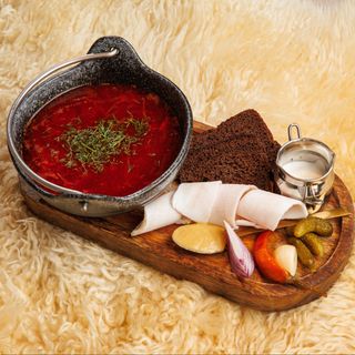 Борщ із сметаною та салом (400г)