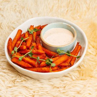 Батат фрі з трюфельним соусом (100/50г)