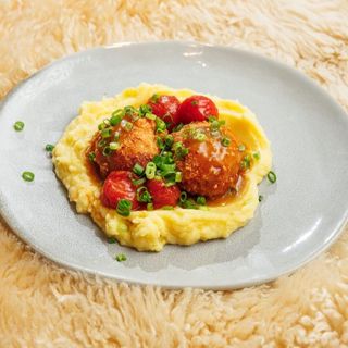 Домашні котлетки з картопляним пюре (450г)