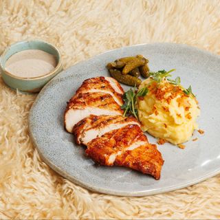 Курячий стейк з картопляним пюре