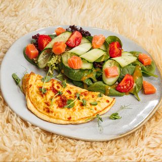 Омлет з лососем