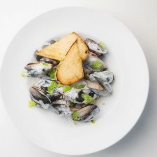 Мідії в сирному соусі (300/250г)