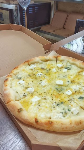 Піца 5 сирів (500 г)