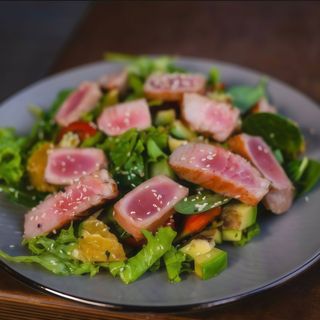 Салат з тунцем,апельсином і авокадо