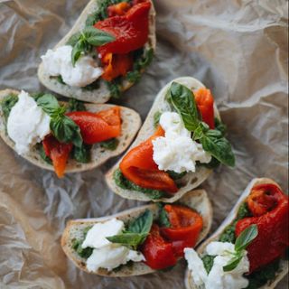 Брускета з печеним перцем