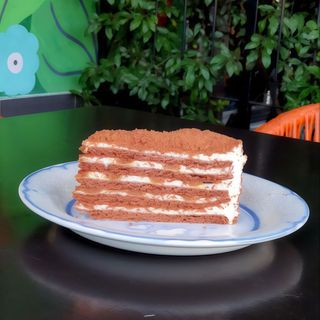 Торт шоколадно-карамельний