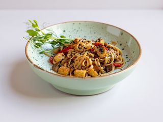 Локшина з тофу та овочами