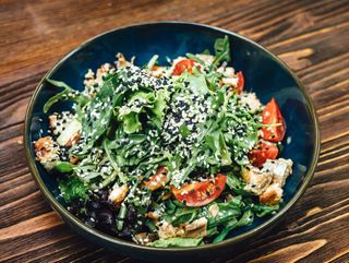 Салат з копченим вугром (260г)