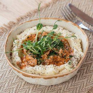 Строганов з індика з картопляним пюре