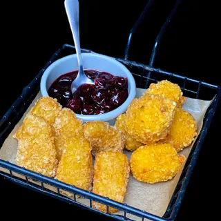 Мікс сирів фрі з вишневим соусом (160 гр)