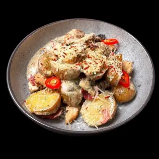 Молода картопля з жульєном , куркою та беконом 450г