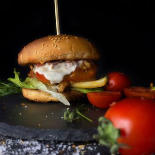 Бургер з рваною свининою