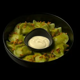 ЗЕЛЕНІ ВАРЕНИКИ З КУРЯЧИМ М'ЯСОМ (250гр)