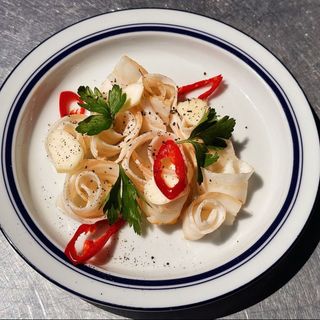 САЛО З ЧАСНИКОМ ТА ЧИЛІ