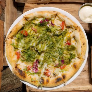 Піца з куркою та соусом песто