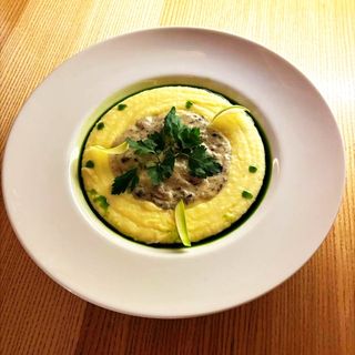 Кучмачі з картопляним пюре та зеленим маслом (400г)