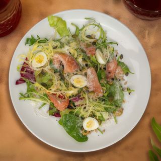 Салат з лососем (200г)