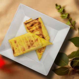 Лаваш з сиром сулугуні, томатами та зеленню (170г)