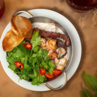 Соте з морепродуктів у вершково-винному соусі (400г)
