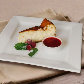 Чизкейк з ягідним кюлі (200)