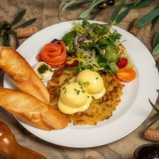 Сніданок з маринованим в пряних травах норвезьким лососем, яйцями пашот та картоплею рості (450 гр)