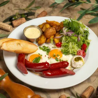 Яєчня з мисливськими ковбасками (500 гр)