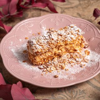 Наш улюблений наполеон (230г)                                                                                               