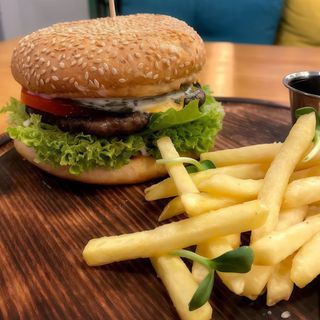 Бургер з телятиною (320г)