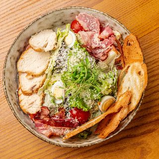 Цезар з куркою та беконом 