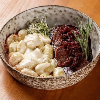 Палюшки з яловичиною у вишневому трюфельному соусі