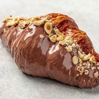 Круасан з Фундучним праліне