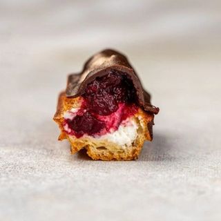 Еклер Вишневий