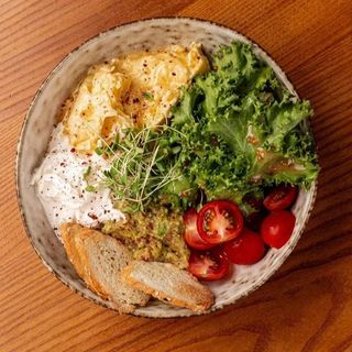 Скрембл з гуакамоле і страчателлою