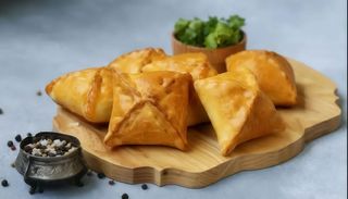 Вертуни з вареним яйцем, сиром сиром Сулугуні  та зеленню(200г)