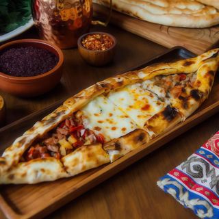 Піде з курочкою, печерицями та сиром сулугуні (400г)