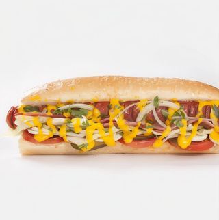 Чіабата з сосискою та маринованою цибулею