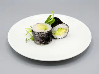 Макі з авокадо (110г)