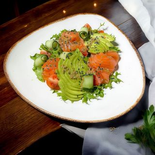 Салат з лососем (290г)