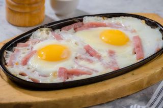 Яєчня з шинкою (150/30г)