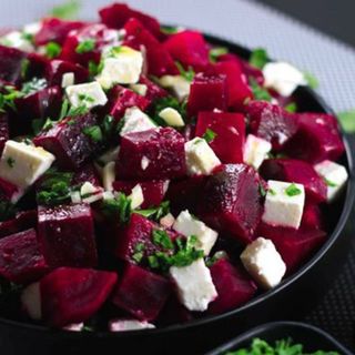 Салат з буряка та м'якого сиру