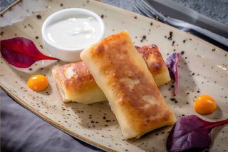 Млинці жульєн з вершковим соусом (150/30г)