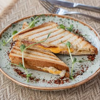 Тости з шинкою і сиром