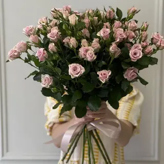 11 рожевих кущових троянд Лейла