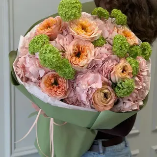 Букет квітів «Blush Garden»