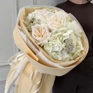 Букет квітів "White Whisper"